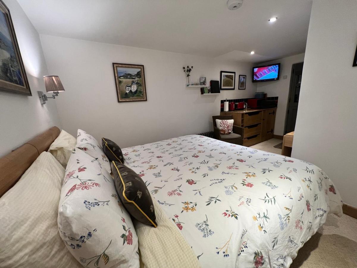Lands End Hostel And B&B Сеннен Экстерьер фото